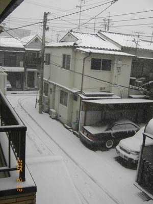 ��i�F