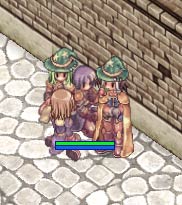女性に囲まれて